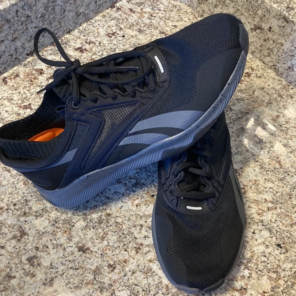 Reebok - Picture 4 of 5